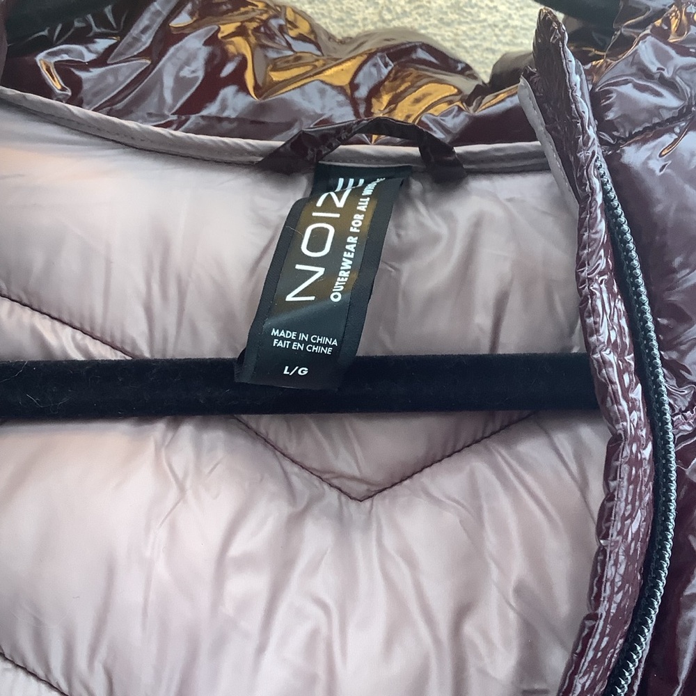 Noize Women's Plum Puffer Jacket - Picture 3 of 5